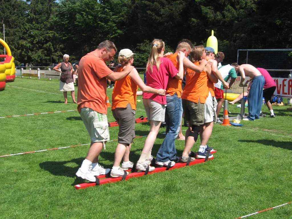 Skilopen 6 persoons zeskamp sportdag Axitraxi_1677683917.jpg