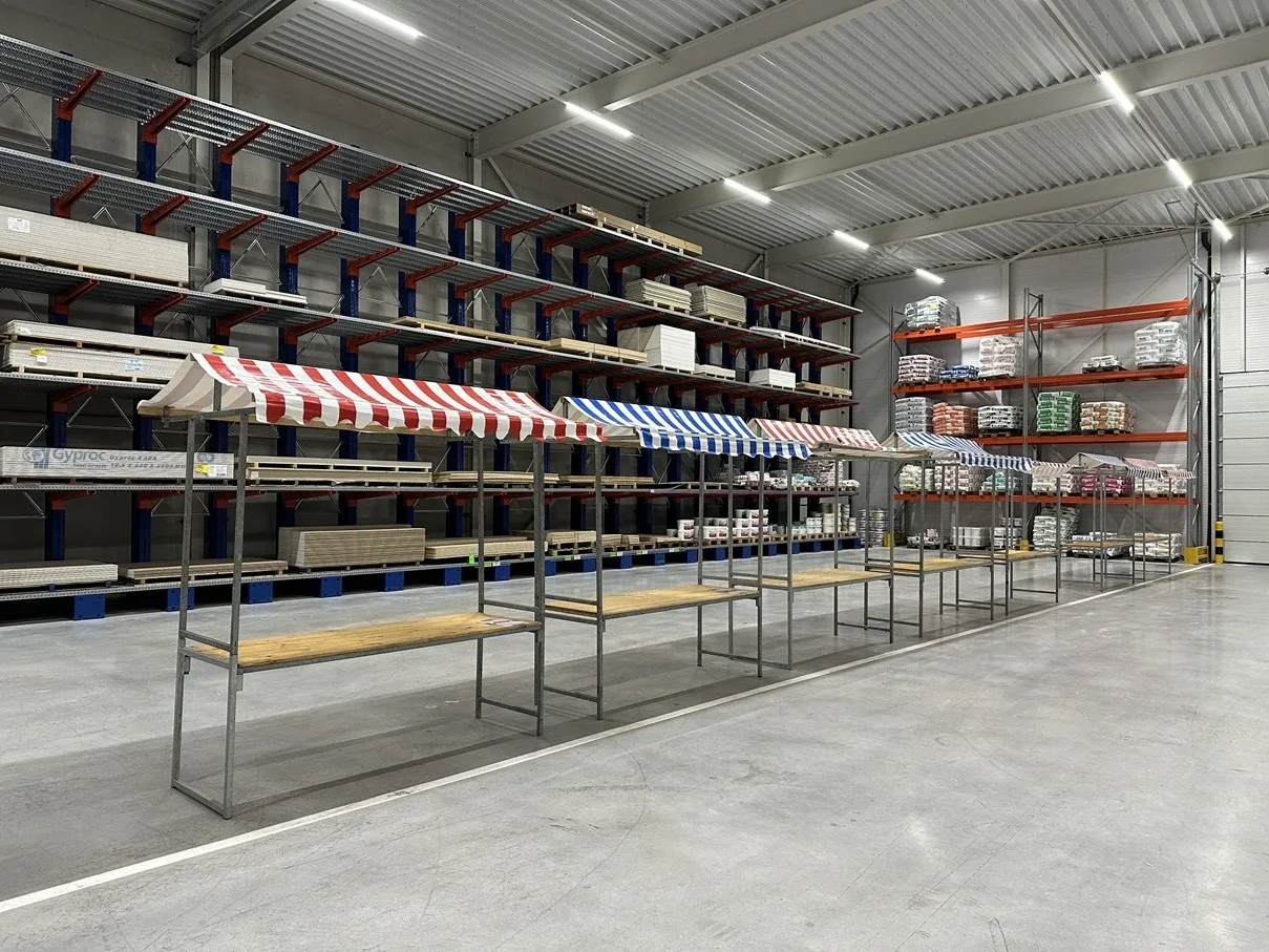 Marktkraam rood huren_1762253758.jpg