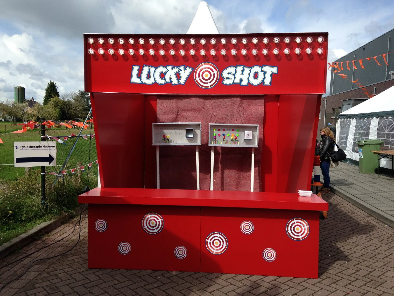 Schiettent huren kermis buksen Axitraxi_1677770755.jpg