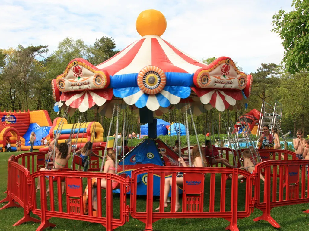 Zweefmolen Caroussel huren kermis Axitraxi_1678109410.jpg