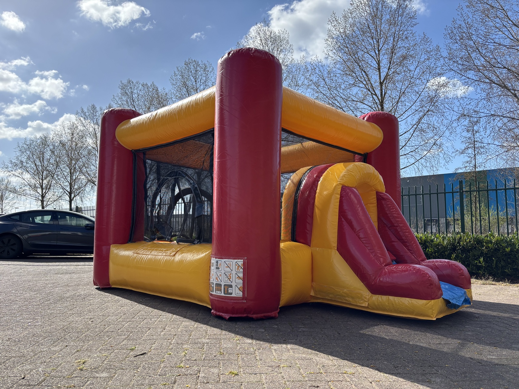 20250514135915-Ballenbad geel huren