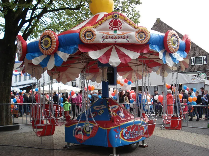 Zweefmolen Caroussel huren kermis Axitraxi I_1678109414.jpg