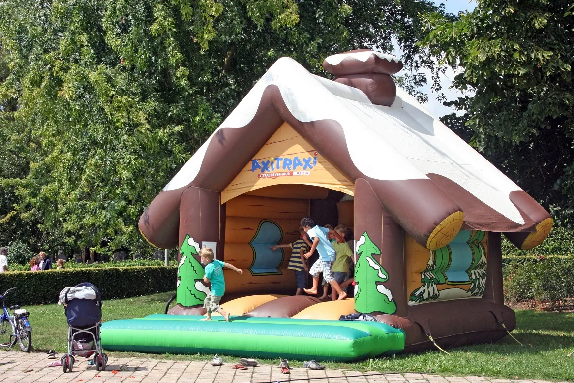 Springkussen Tirolerhuisje huren 1_1678805569.jpg