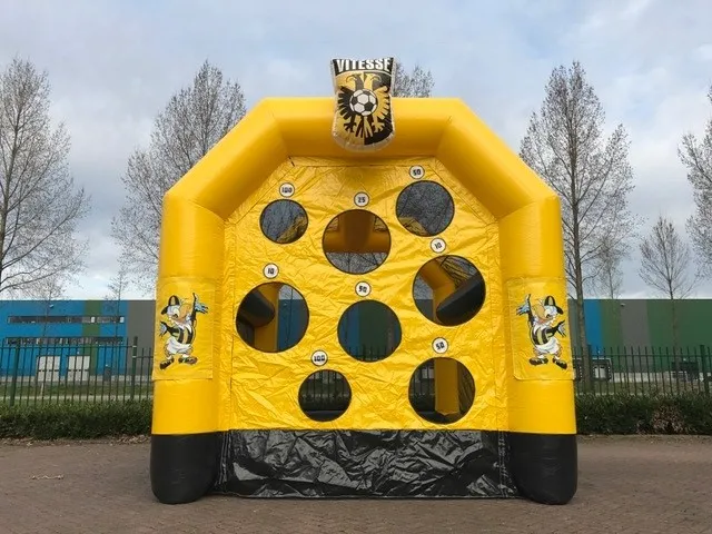 Voetbalgoal Vitesse met gatenwand huren II_1743431493.jpg