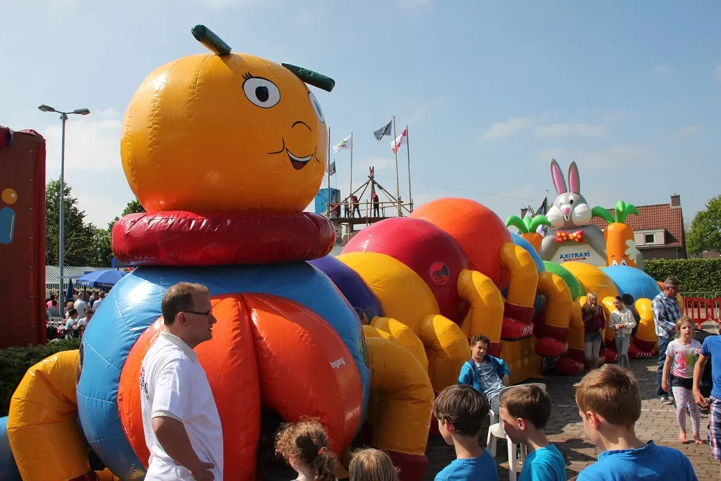 Springkussen rups huren_1678188933.jpg