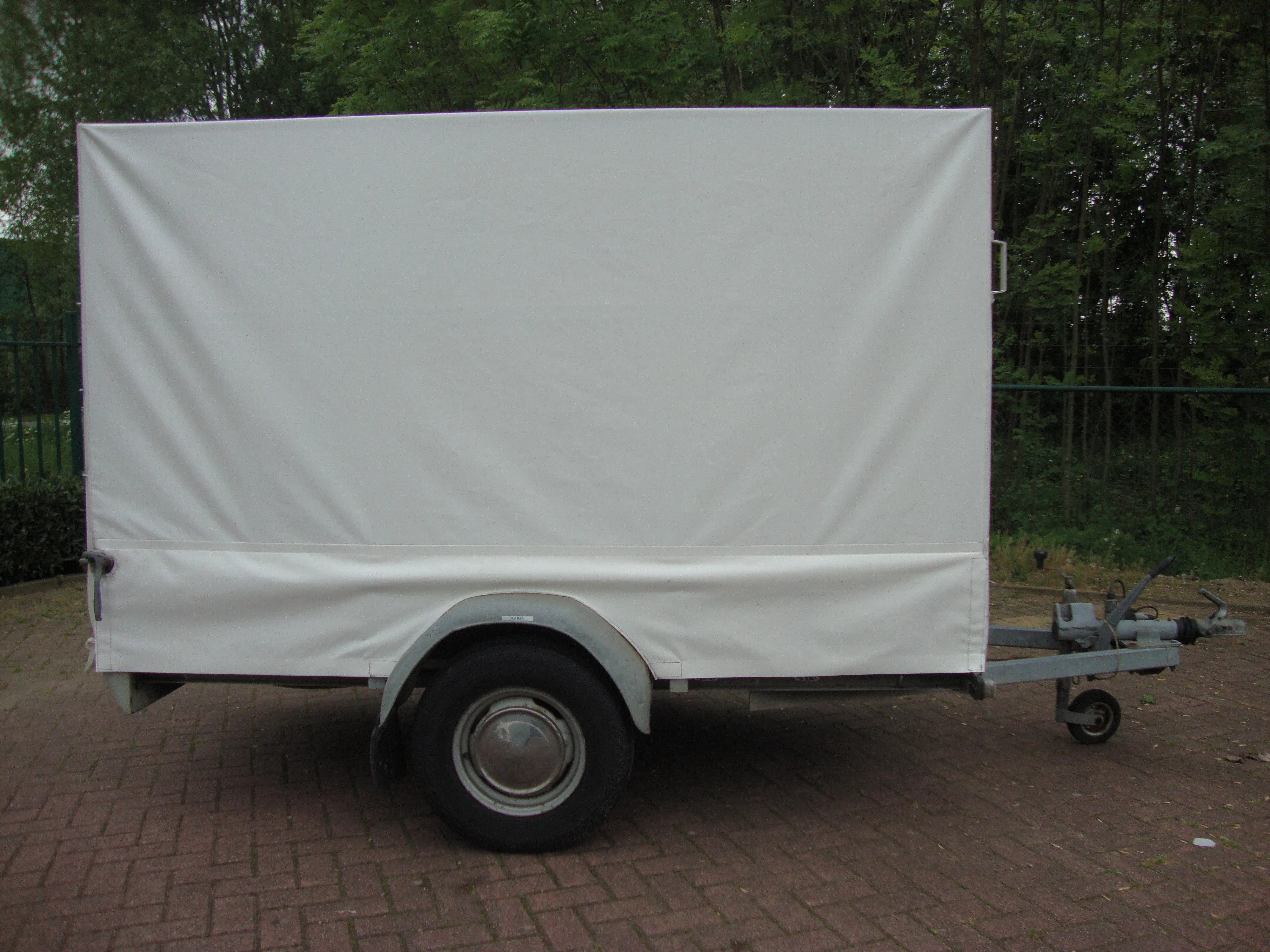 aanhanger_4_boedel_bak_huren_anhanger_mitfahrzeug_verleih_1740583393.jpg