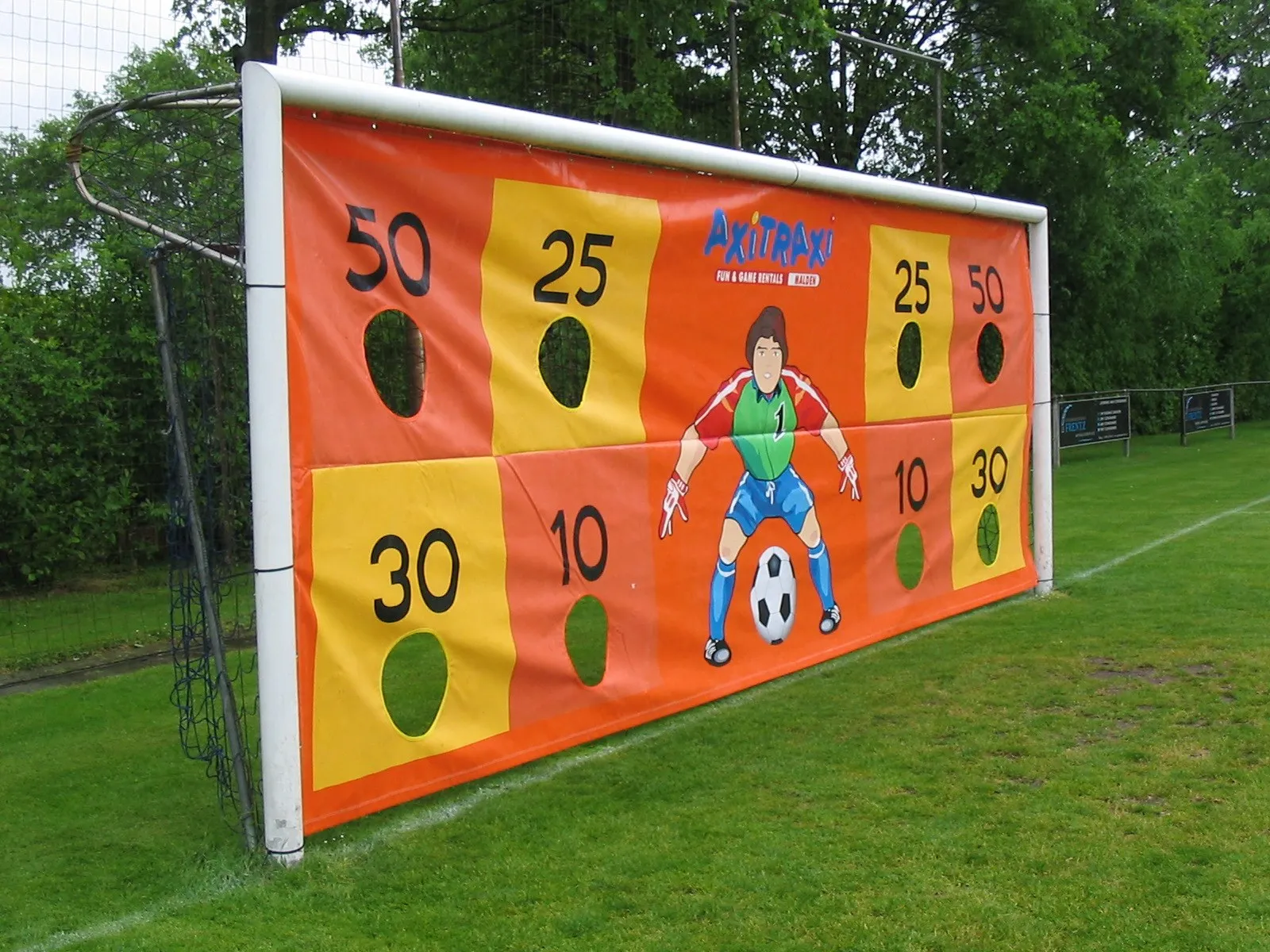 Voetbalzeil met schietgaten 2_1679319594.jpg
