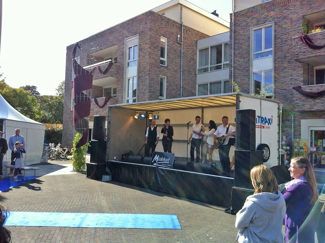 Podiumwagen huren 3_1680160091.jpg