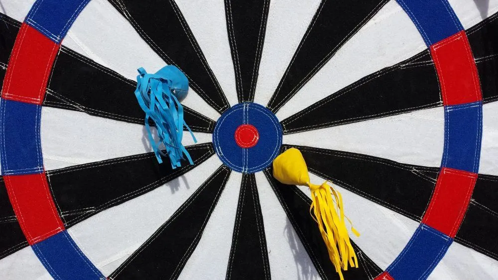 Opblaasbaar_dart_spel_huren_Nijmegen_Aufblasbar_dart_spiel_verhleih_Axitraxi-1000x563_1679310536.jpg