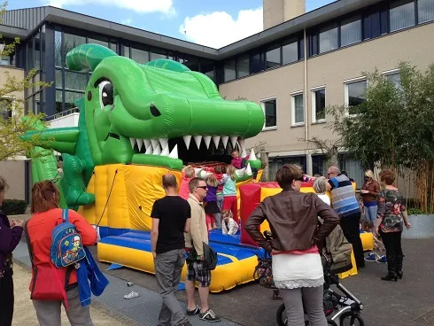 Springkussen draak met bewegende bek_1677673149.jpg