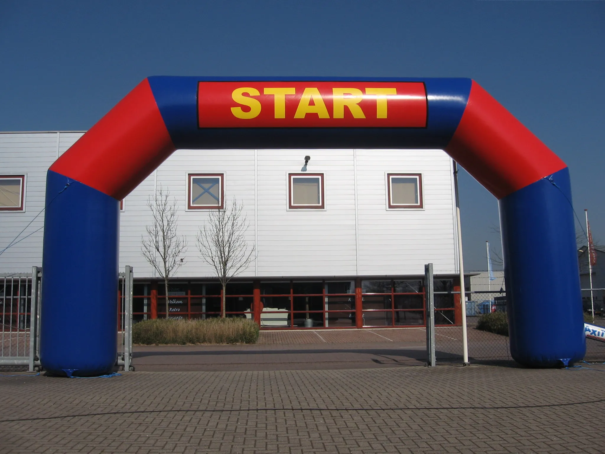 eyecatchers_start_finish_boog_huren_race_evenement_axitraxi_mieten_start_ziel_bogen_1679841907.jpg