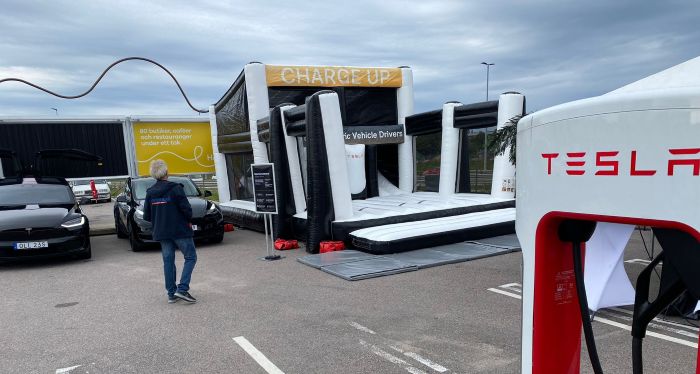 20260112142552-Tesla Charger bouncer event