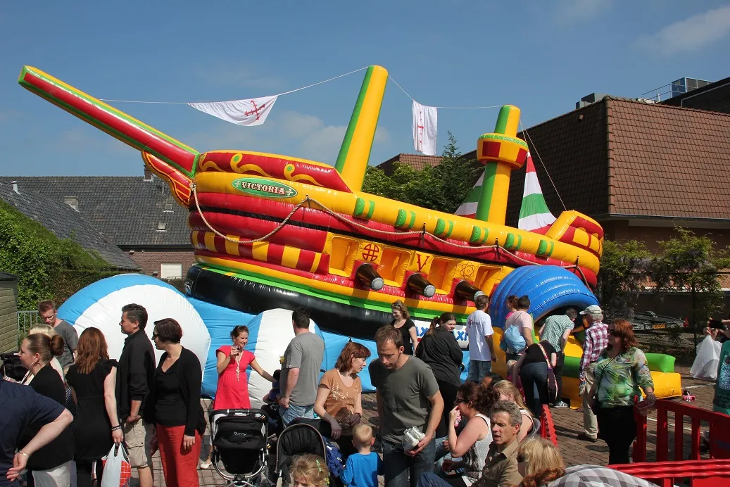 Springkussen bewegend piratenschip huren 1_1677670605.jpg