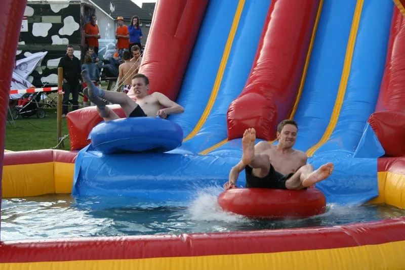 Tobbedansbaan waterglijbaan huren Axitraxi I_1677672258.jpg