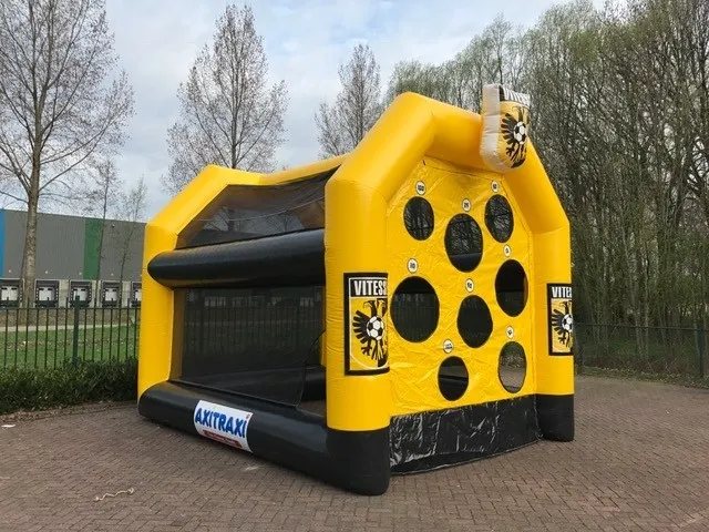 Voetbalgoal Vitesse met gatenwand huren_1743431490.jpg