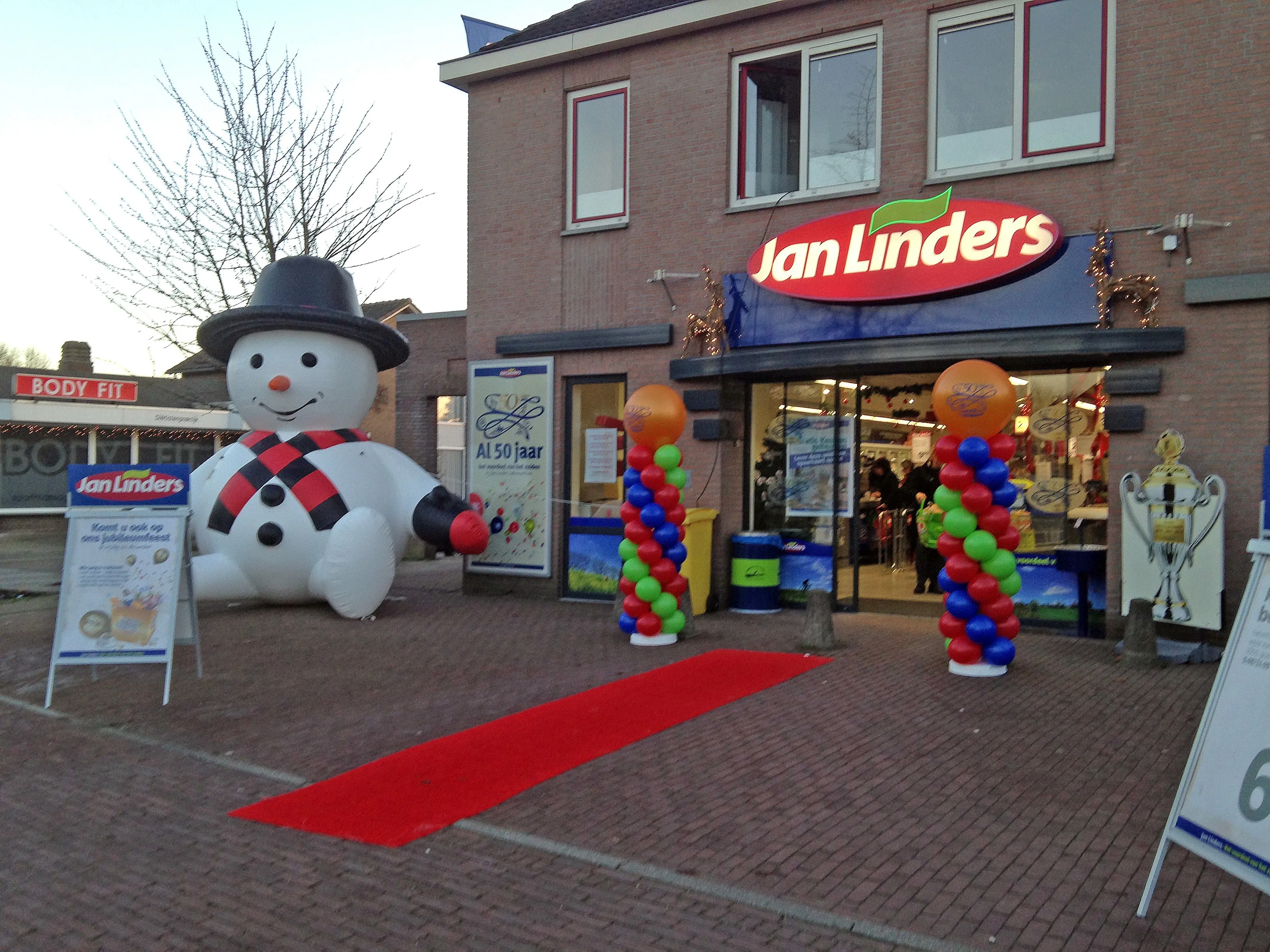 Winter_reuze_sneeuwpop_opblaasbaar_Winter_Riesen_Schneeman_schneepuppe_aufblasbar_mieten_1679845104.jpg