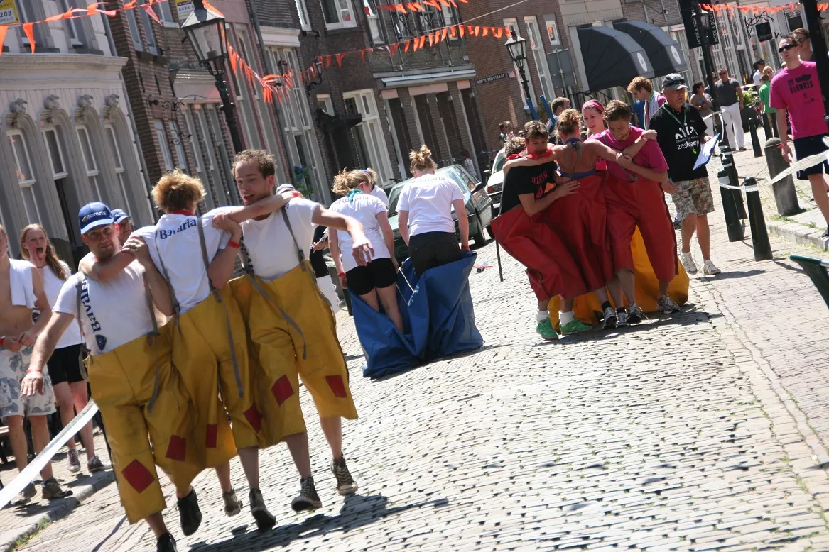 Broeklopen huren zeskamp volwassenen Axitraxi I_1677682687.jpg