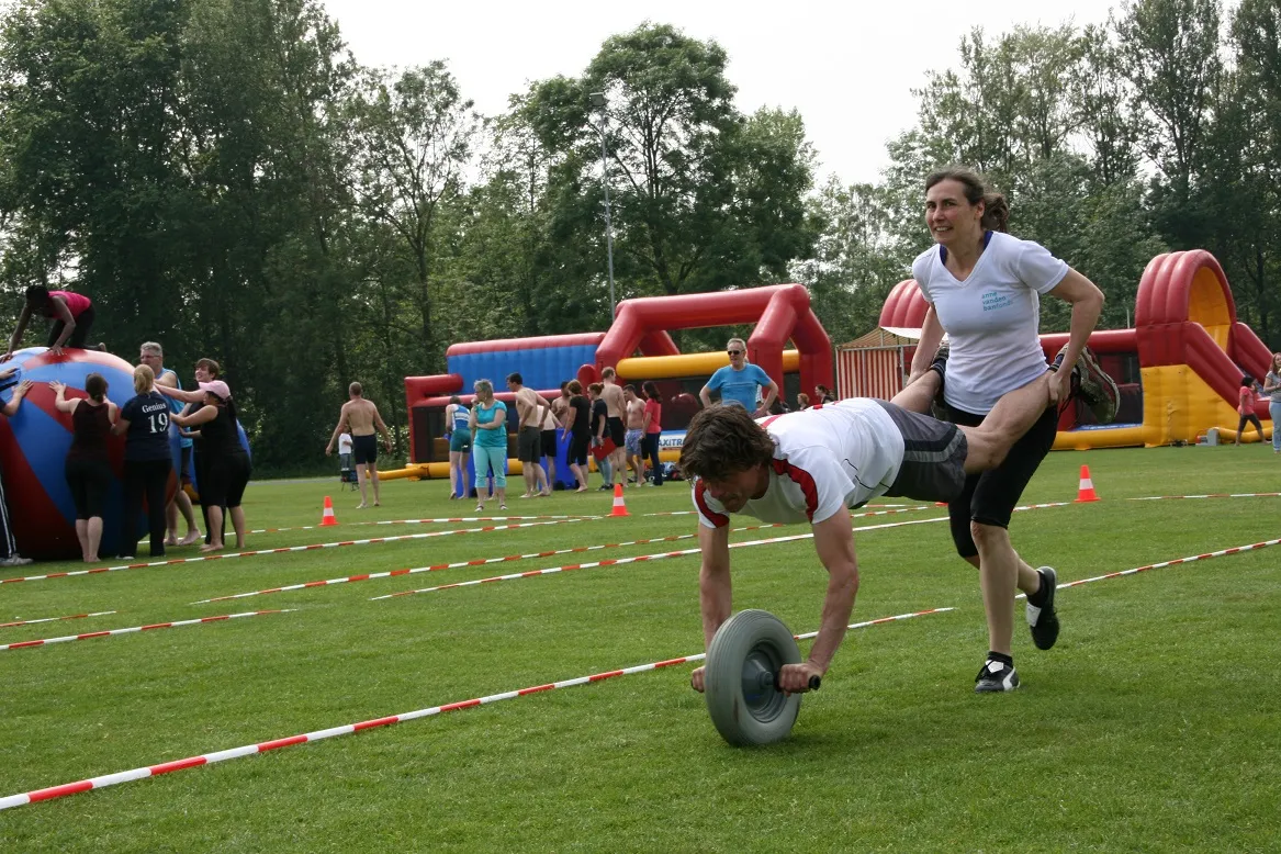 Kruiwagenwiel met handvatten zeskamp sportdag huren I_1677757297.jpg