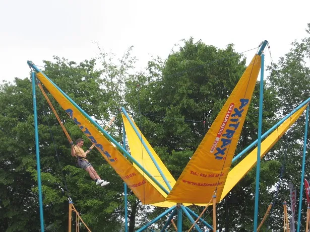 bungee trampoline huren 2_1677672096.jpg