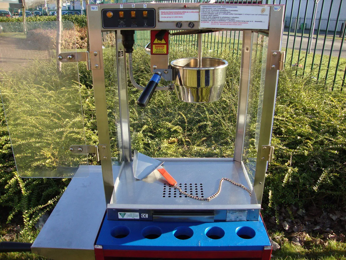 Popcorn kraam huren kermis Axitraxi II_1677771206.jpg