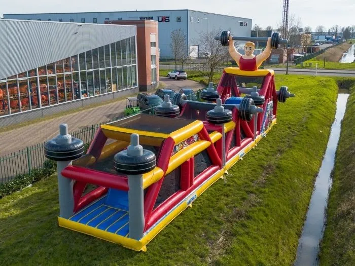 Strong Man Obstacle Run Stormbaan huren Axitraxi I_1740052303_1768319254.jpg