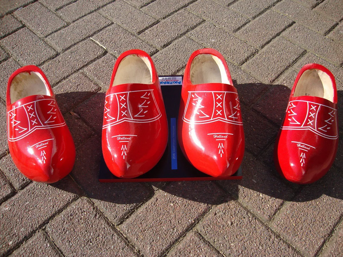 Loopklompen volwassenen sportdag zeskamp verhuur_1677684191.jpg