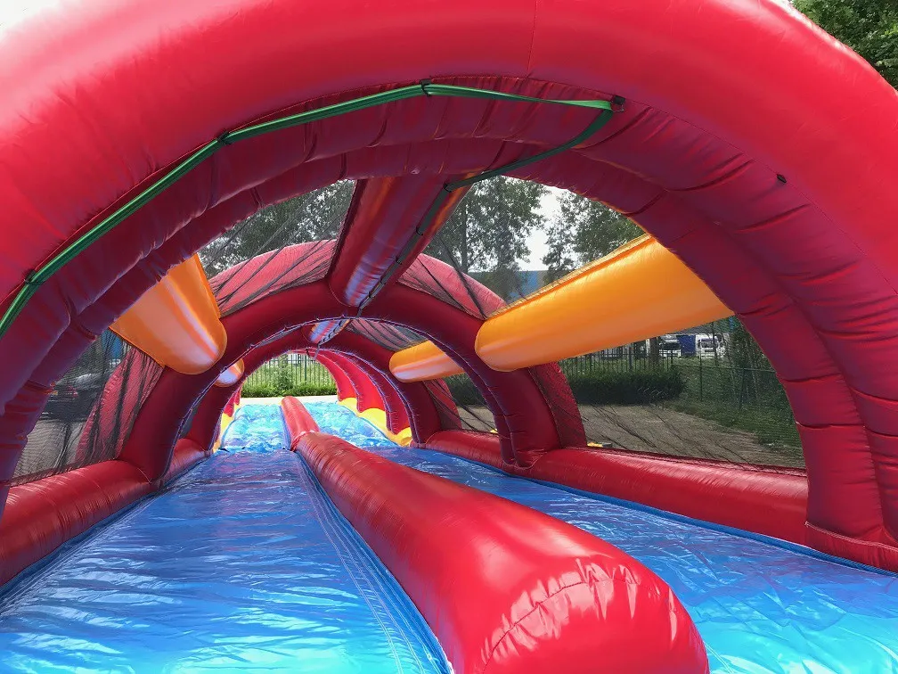 Buikglijbaan met helling