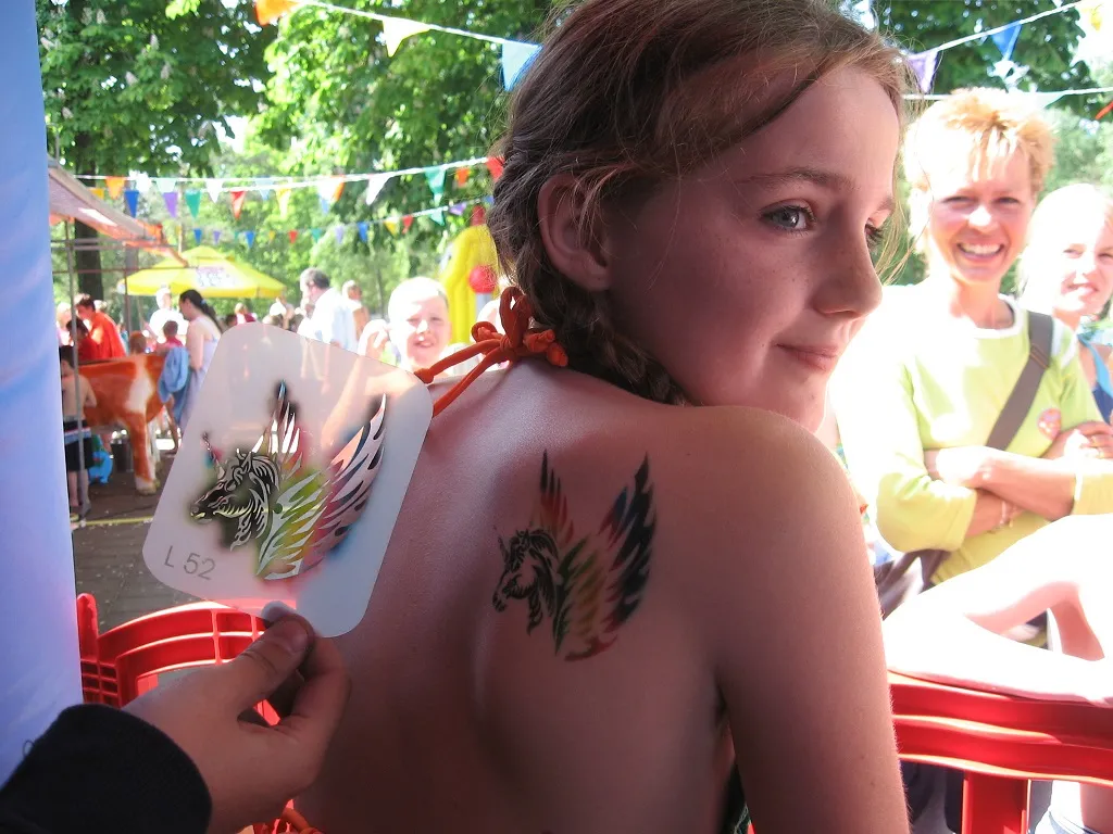 Airbrush Tattoo shop huren Axitraxi I_1677770550.jpg