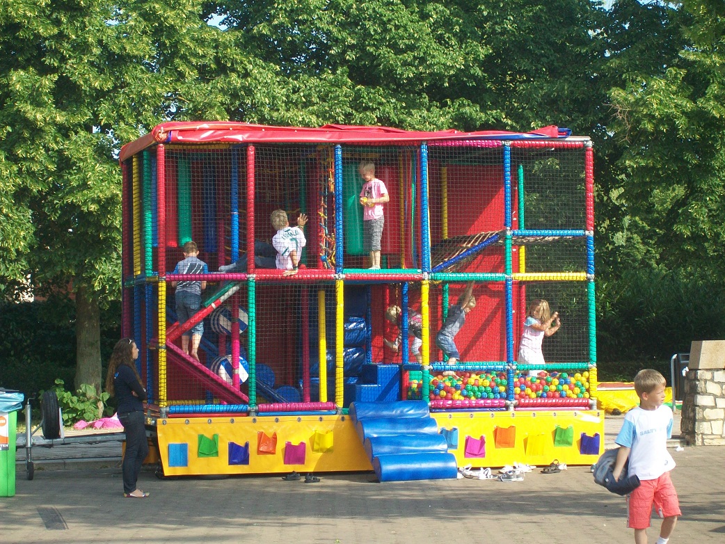 20250226110443-Speciale Attracties Huren