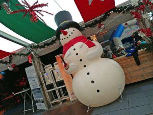 Kermis en spel attractie verhuur ringwerpen sneeuwpop huren Kirmes attraktionen verleih jahrmarkt ring werfen Schneeman schneepuppe mieten