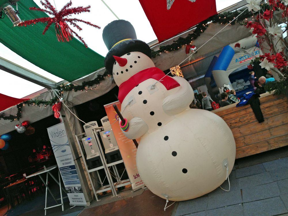 Kermis en spel winter attractie verhuur ringwerpen sneeuwpop huren verleih jahrmarkt ring werfen Schneeman schneepuppe mieten