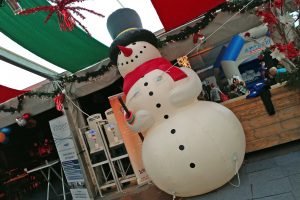 Kermis en spel winter attractie verhuur ringwerpen sneeuwpop huren verleih jahrmarkt ring werfen Schneeman schneepuppe mieten