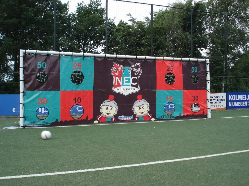 Voetbal Schietwand NEC met gaten Fussball torwand NEC tuch segel vermietung