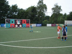 Voetbal attractie verhuur voetbal zeil NEC Nijmegen met schietgaten torwandschiessen tuch verleih